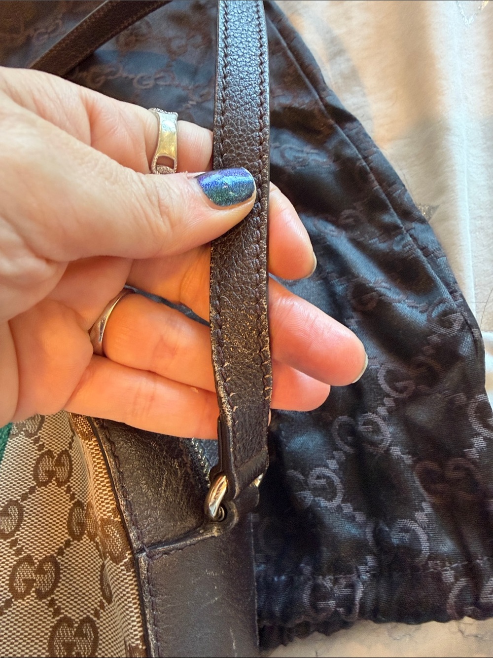 Gucci Beige GG Canvas Crossbody with Red & Green sherry line & Gold Bee - Picture 5 of 16